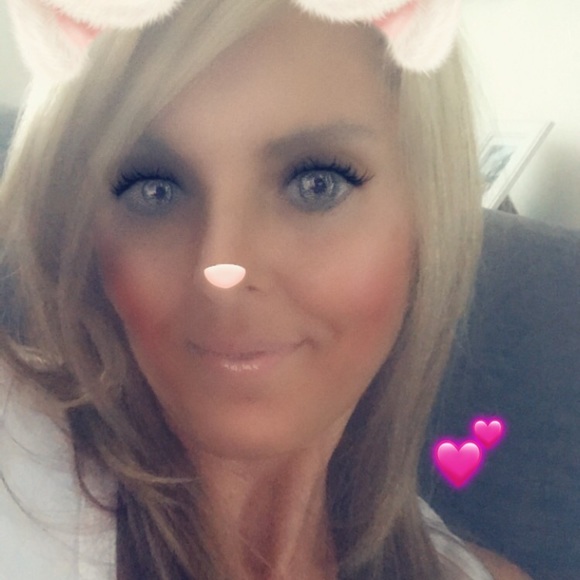 Meet your Posher, Amanda - Picture 3 of 3